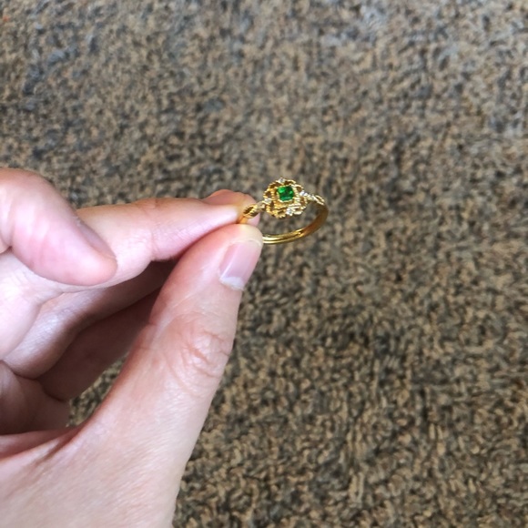 Fashion ring emerald like gold color - Picture 3 of 5